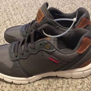 Boys NEW size 2 Levi Strauss tie sneakers.